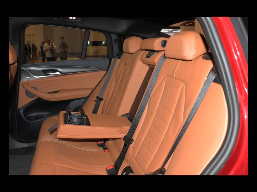 Sisi Dinamis dan Maskulin All-new BMW X4 36