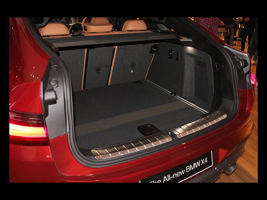 Sisi Dinamis dan Maskulin All-new BMW X4 40