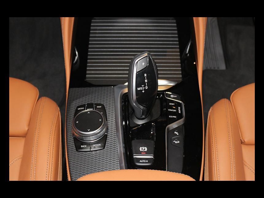 Sisi Dinamis dan Maskulin All-new BMW X4 31