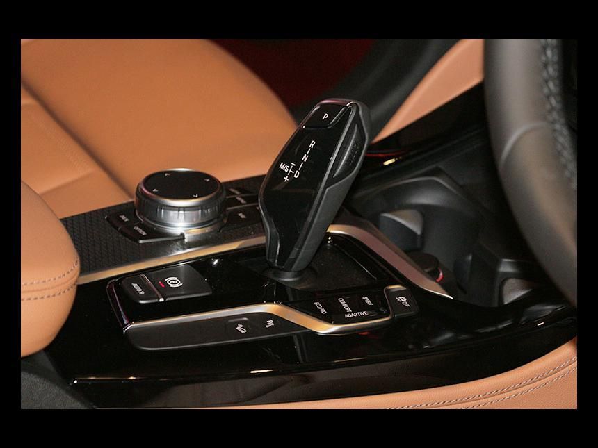 Sisi Dinamis dan Maskulin All-new BMW X4 35