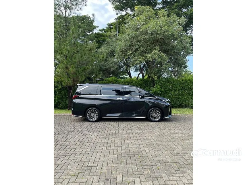 2024 Lexus LM 350h 7 Seater MPV