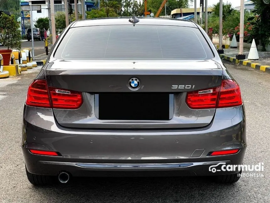 2014 BMW 320i Sport Sedan