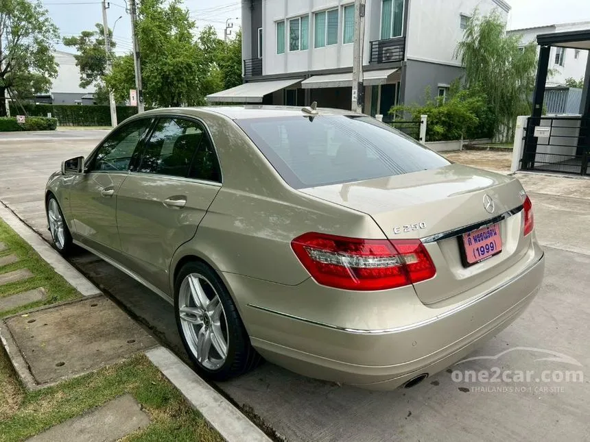 2011 Mercedes-Benz E250 CGI BlueEFFICIENCY Sedan