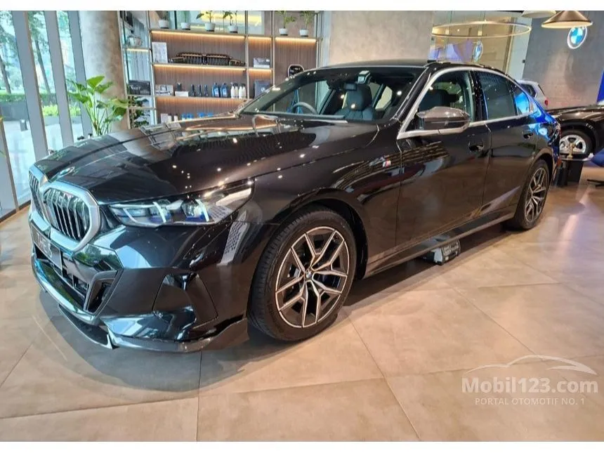 2025 BMW 520i M Sport Sedan
