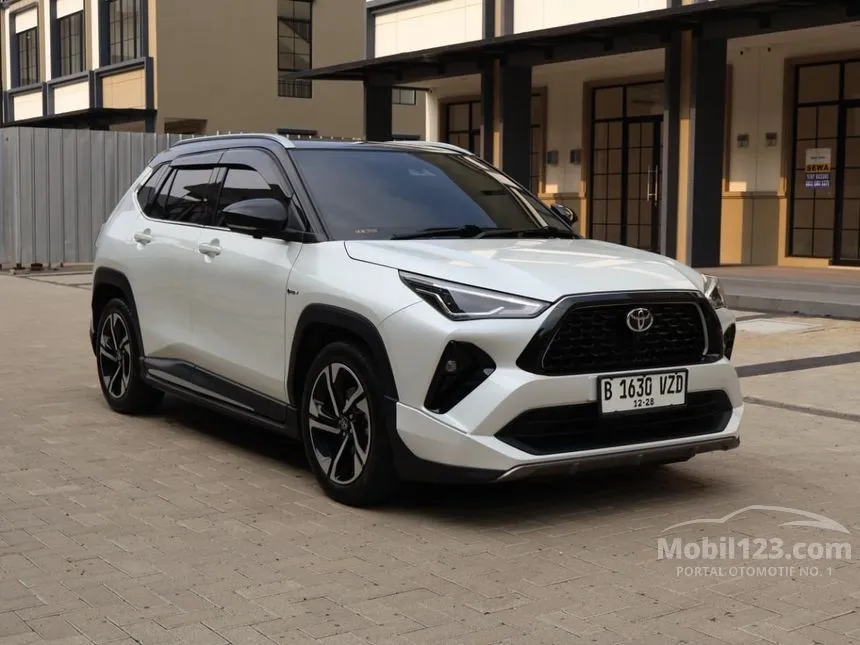 2023 Toyota Yaris Cross S HV (2 Tone) SUV