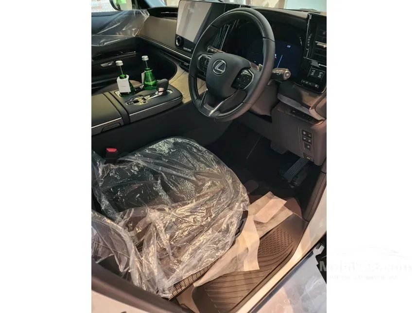 2024 Lexus LM 350h 4 Seater MPV
