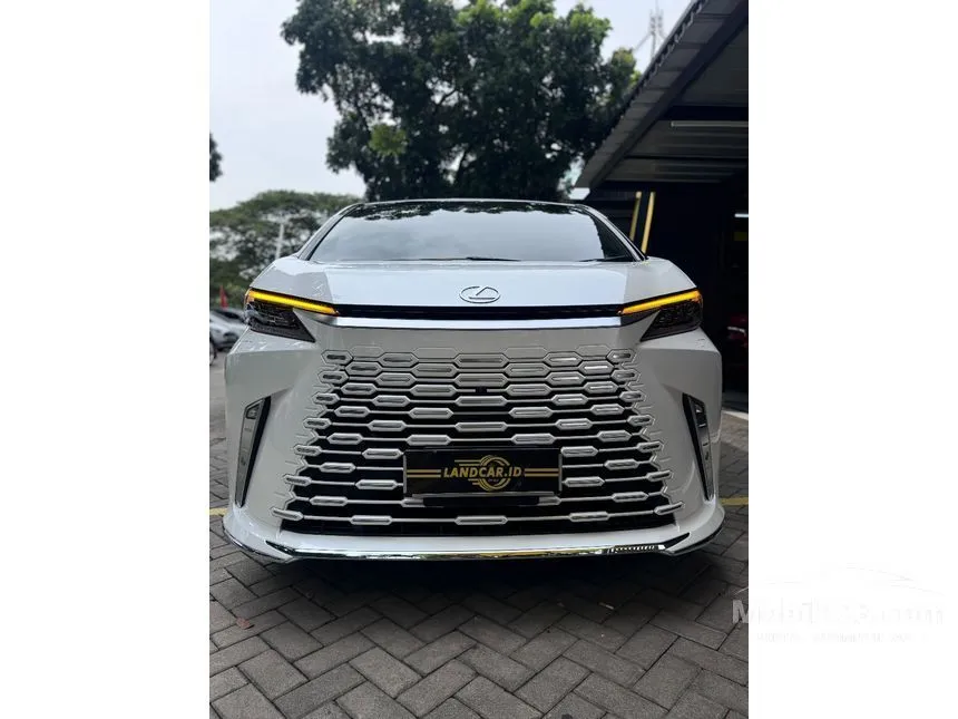 2024 Lexus LM 350h 4 Seater MPV