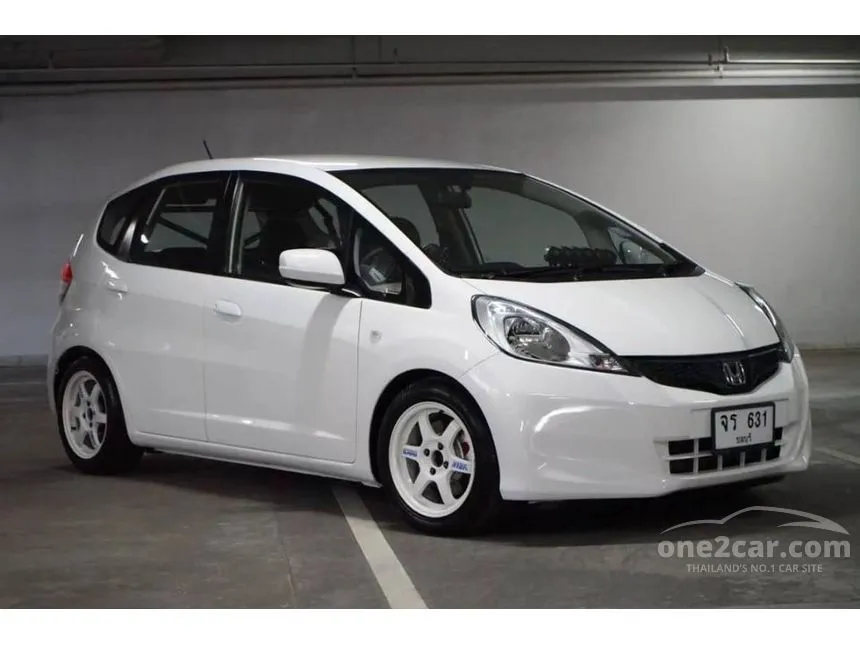 2013 Honda JAZZ V Hatchback