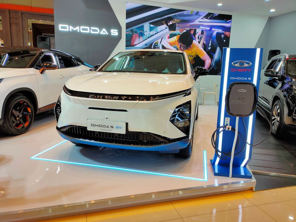 Sehabis Coba, Airlangga Hartarto Langsung Pesan 12 Unit Chery Omoda E5