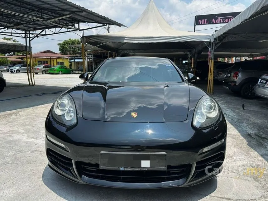 2014 Porsche Panamera 4 Hatchback