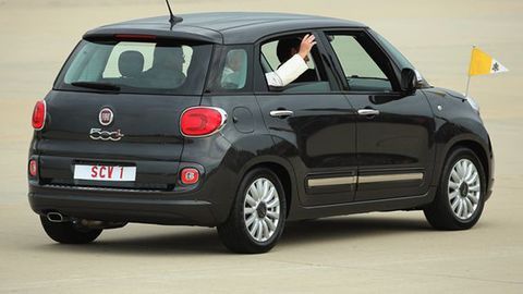Fiat 500L Bekas Dipakai Paus Fransiskus akan Dilelang