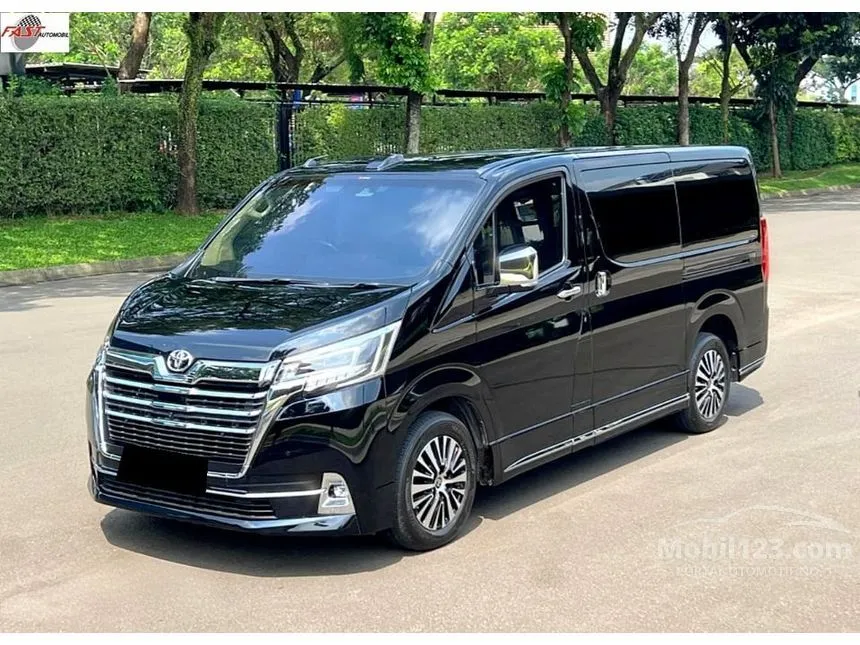 2023 Toyota GranAce Premium MPV