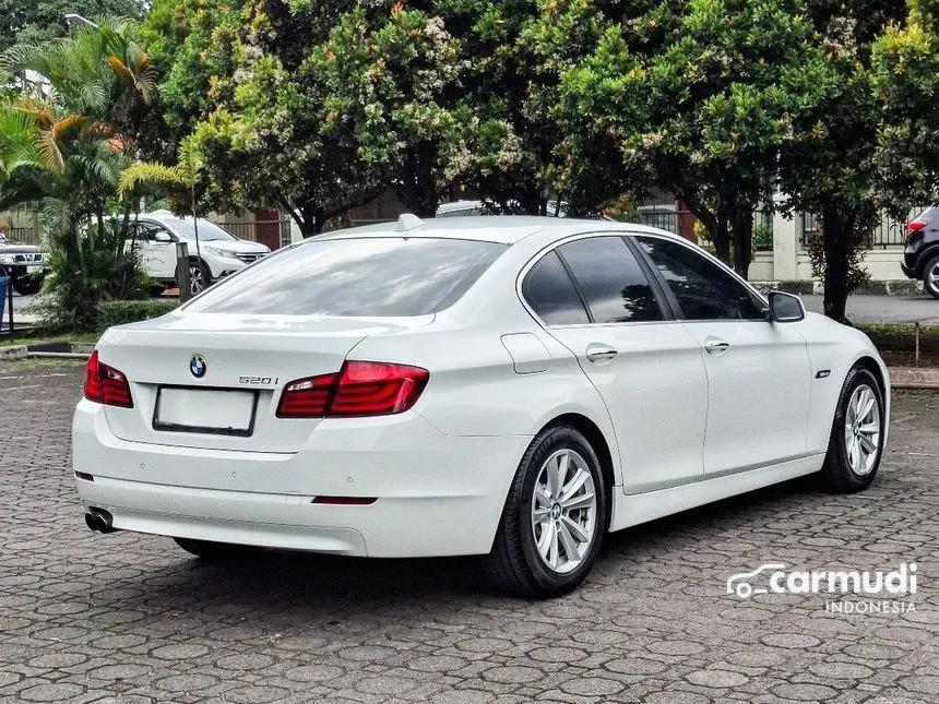 2013 BMW 520i Luxury Sedan