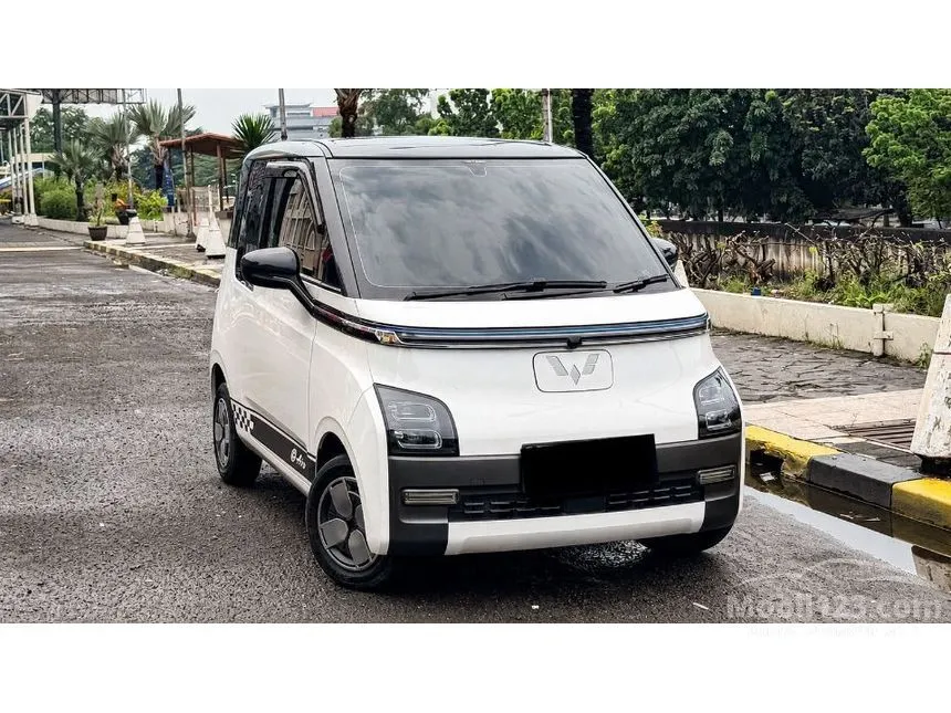 2023 Wuling Air EV Long Range + Charging Pile Hatchback
