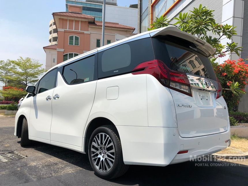 Toyota alphard 2017 года