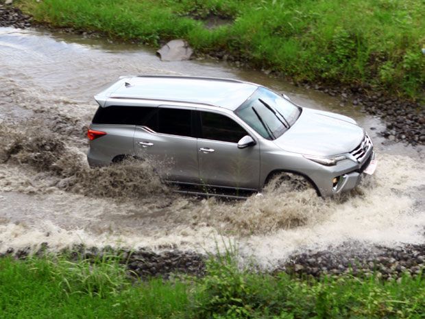 Test Drive Toyota Fortuner 2017