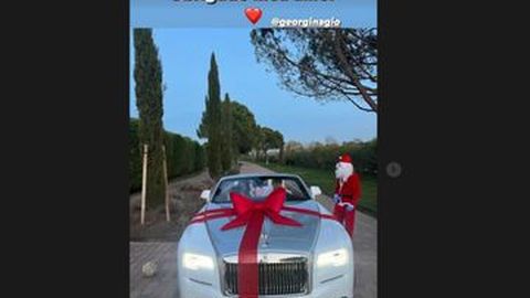 Tajir Melintir, Cristiano Ronaldo Dapat Kado Natal Rolls-Royce dari Pacar!