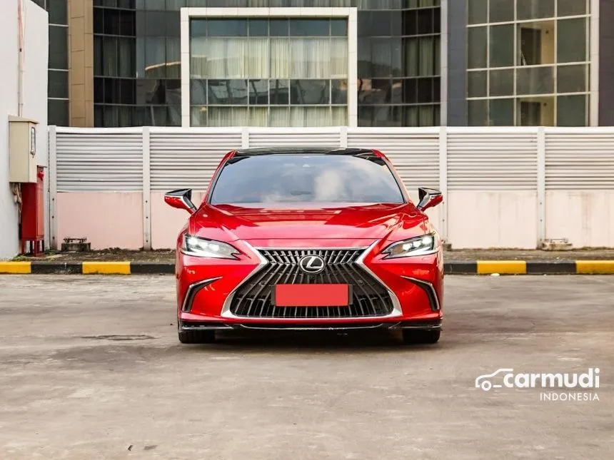 2023 Lexus ES 300h Ultra Luxury Sedan