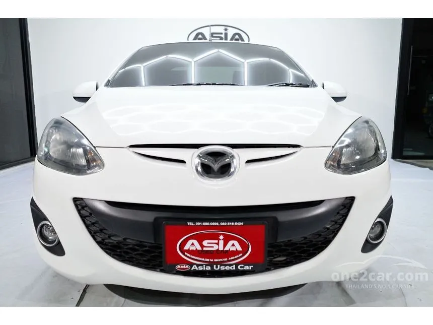 2013 Mazda 2 Elegance Groove Sedan