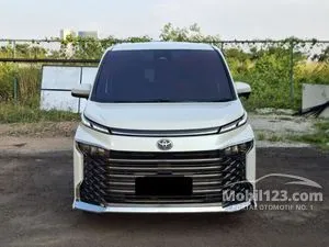 2025 Toyota Voxy 2.0 (Premium Color) MPV