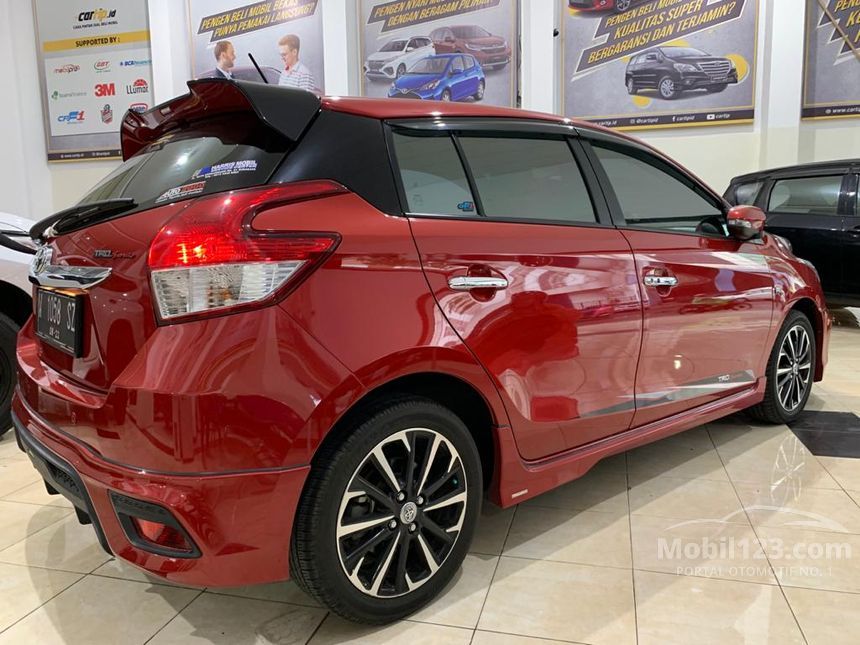 Mengupas Detail Desain dan Fungsionalitas Belakang Toyota Yaris Merah 2017
