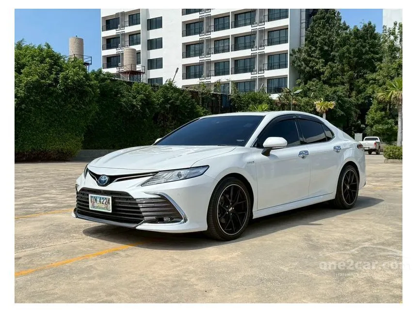 2021 Toyota CAMRY HEV Premium Luxury Sedan