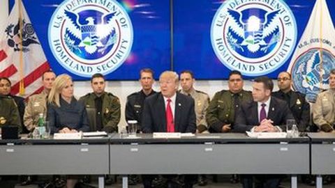 Trump Ngamuk ke Pabrikan Mobil Agar Produksi Alat Bantu Pernapasan