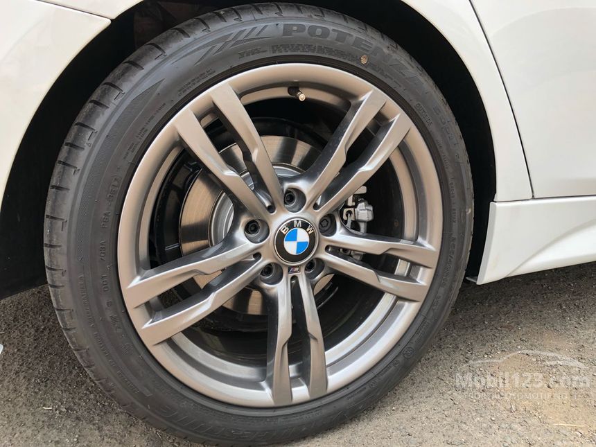 Jual Mobil  BMW  330i  2019 M  Sport  2 0 di DKI Jakarta 