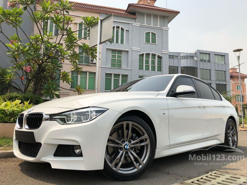 Jual Mobil  BMW  330i 2019 M Sport  2 0 di DKI Jakarta 