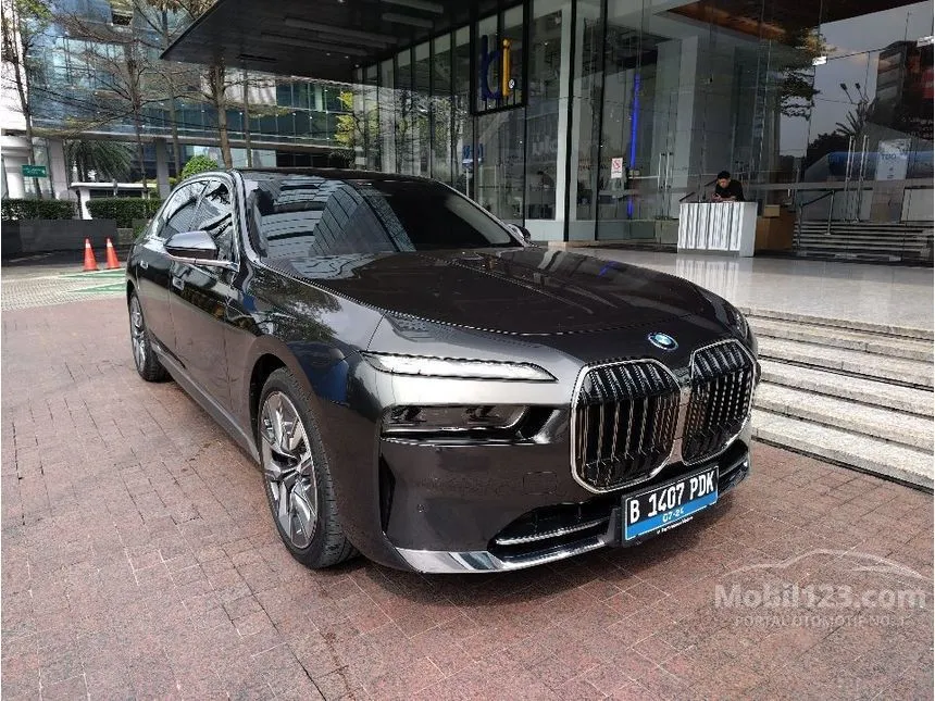 Jual Mobil BMW i7 2024 xDrive60 Gran Lusso di DKI Jakarta Automatic Sedan Hitam Rp 2.850.000.000
