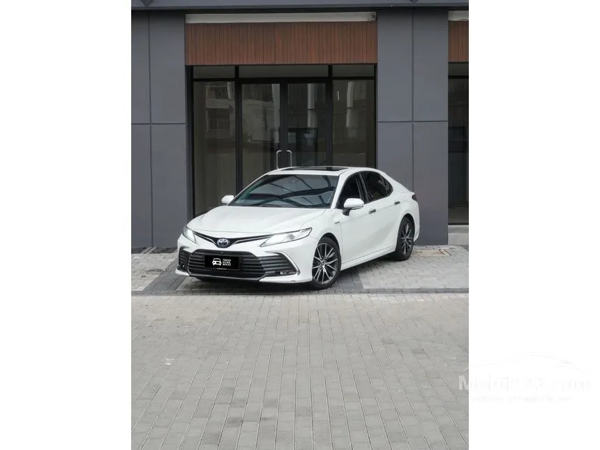 2023 Toyota Camry Hybrid (Premium Color) Sedan