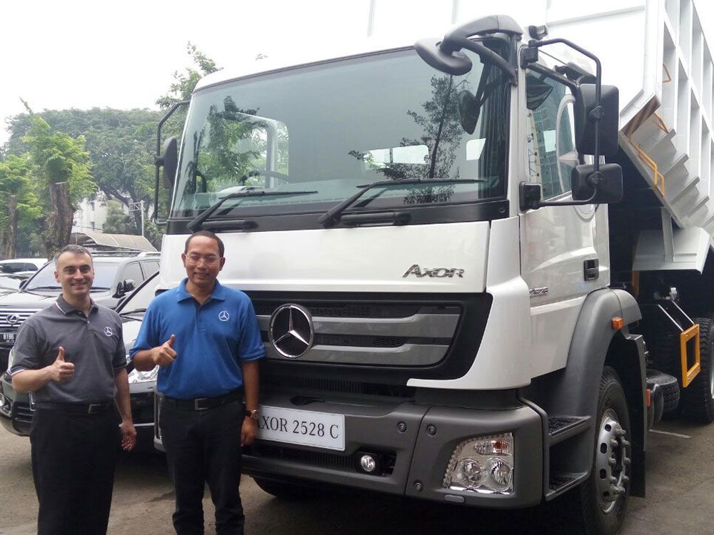 Mercedes-Benz Investasikan USD 20 juta untuk Kembangkan Kendaraan Komersial