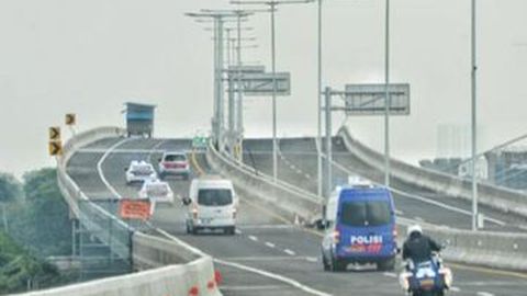 Pengoperasian Jalan Tol Layang Jakarta - Cikampek Ditunda