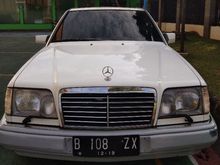 1995 Mercedes-Benz E220 2.2 Automatic Sedan