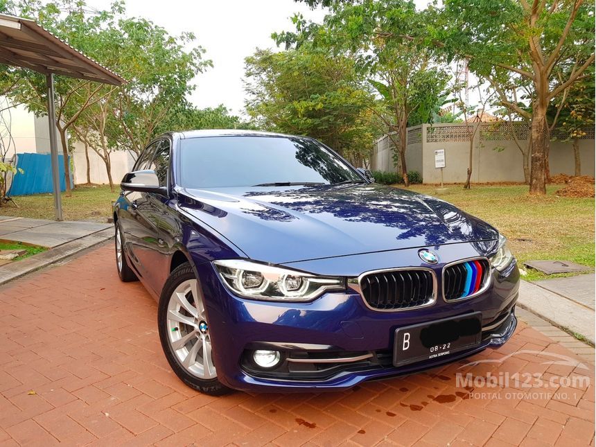 Jual Mobil  BMW  320i 2021 Sport  2 0 di Banten Automatic 