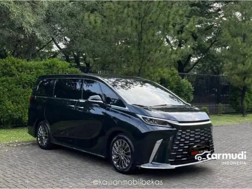 2024 Lexus LM 350h 7 Seater MPV