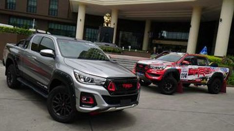 Toyota Hilux Black Rally Edition Tampil di Tokyo Auto Salon