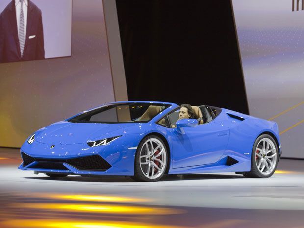 Kibarkan Rambut dengan Lamborghini Huracan LP 610-4 Spyder