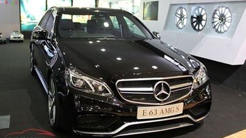 Mercedes-Benz E 63 AMG untuk Penikmat Sedan Performa Tinggi