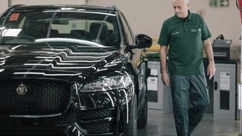 Jose Mourinho Nyambi Kerja di Pabrik Jaguar