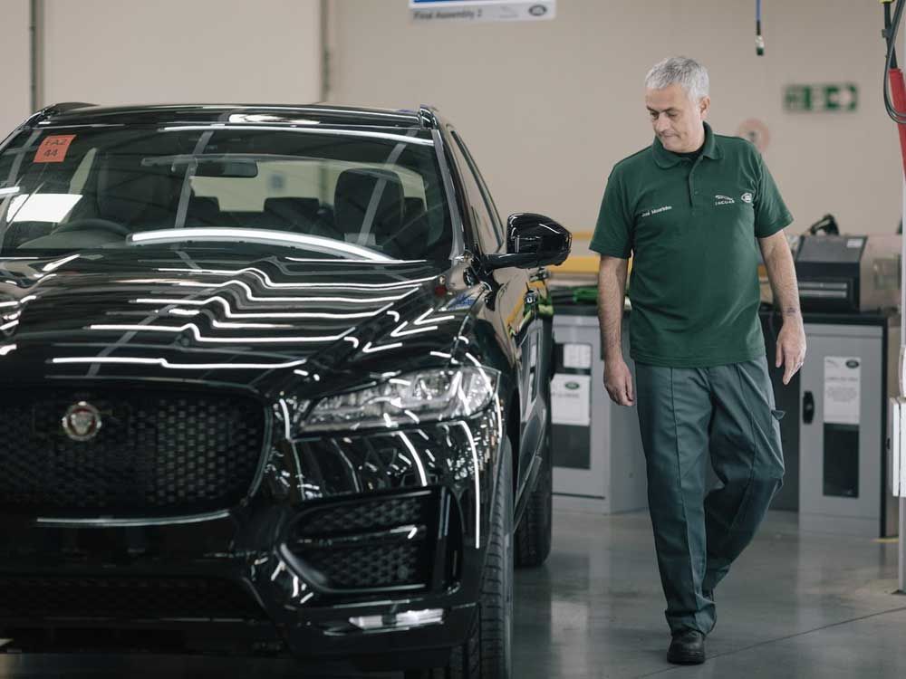 Jose Mourinho Nyambi Kerja di Pabrik Jaguar