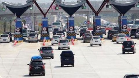 Mudik 2022, Menhub Bilang Gerbang Tol Antre Lebih dari 1 Km Gratis!