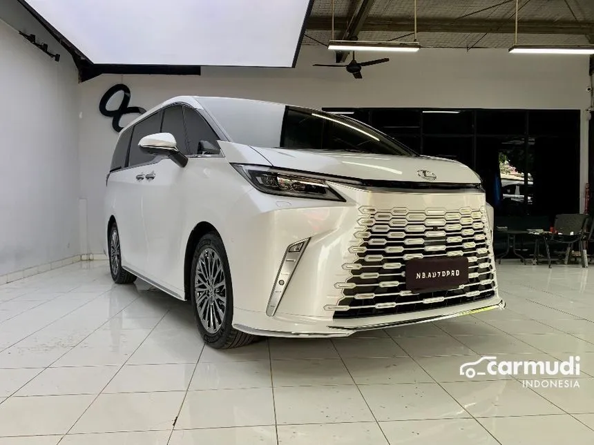 2024 Lexus LM350h Van Wagon