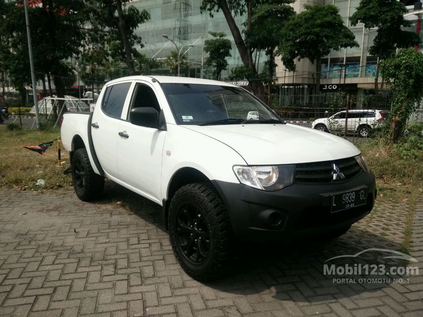 Jual Mobil Mitsubishi Strada Triton 2014  GLX 2 8 di Irian 