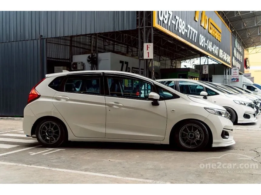 2018 Honda JAZZ V Hatchback