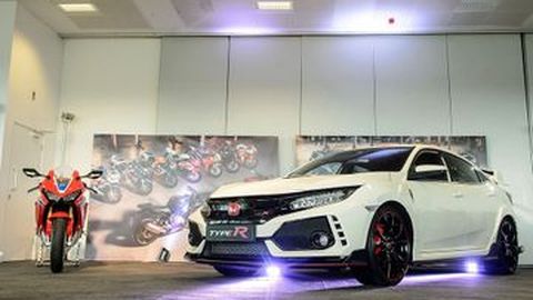 Honda Rayakan Seperempat Abad Fireblade dan Type R