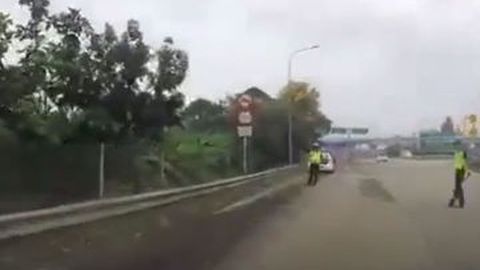 Video Viral Terbaru, Polisi Batal Tilang Saat Tahu Ada CCTV Dalam Mobil