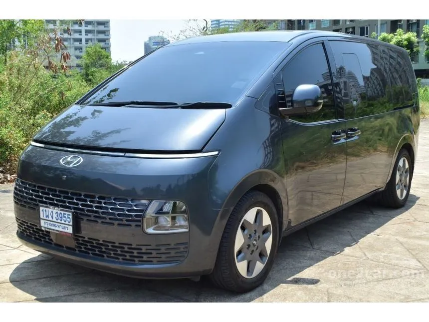 2022 Hyundai Staria SEL Van