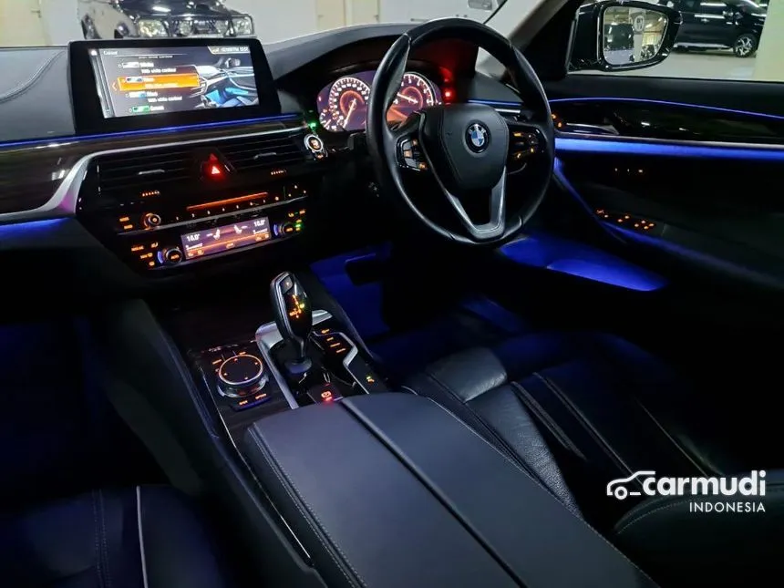 2018 BMW 520i Luxury Sedan