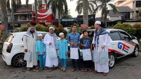 Toyota Owner Club Ajak Anak Yatim Berbagi